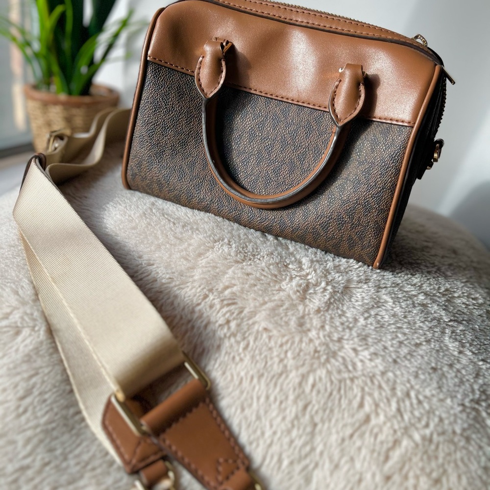 Michael Kors Brown and Cream Crossbody  hand Bag xs Duffle xbody travel mini - Picture 3 of 6